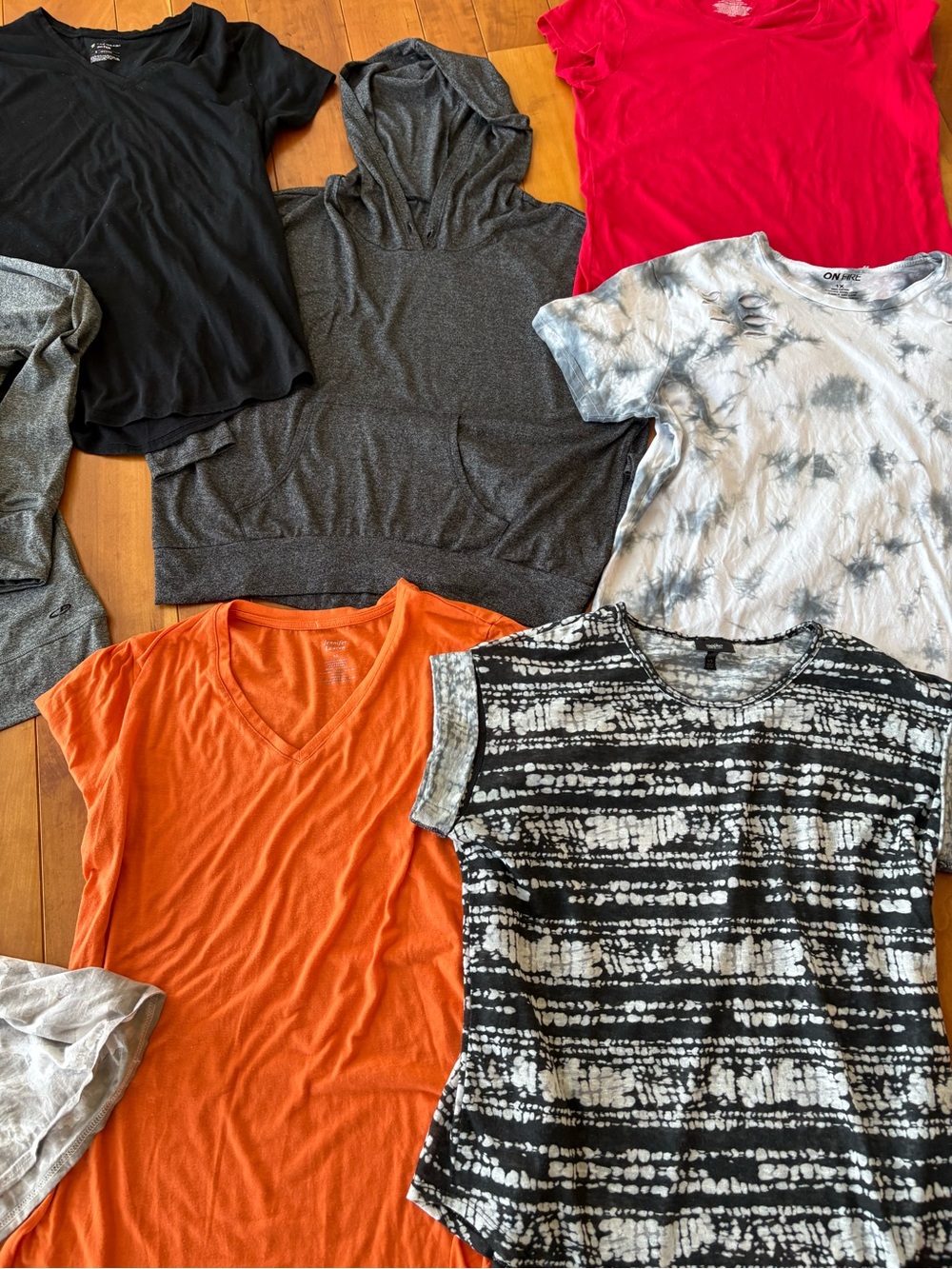 Lot XL Short Sleeve Tees and 2 LightHoodies - Tie Dye, Black, Gray, Blue, Orange - Picture 8 of 16